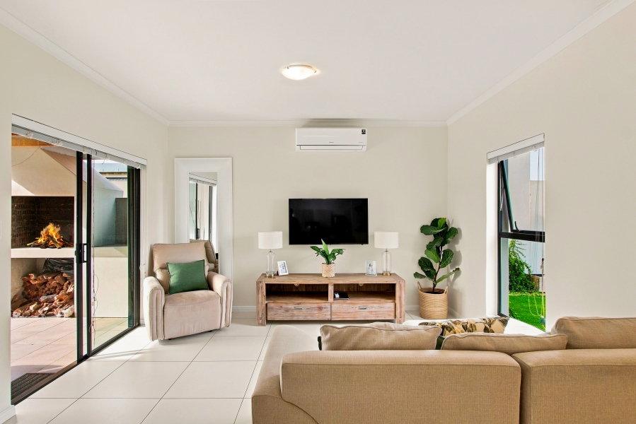 3 Bedroom Property for Sale in Aan de Wijnlanden Western Cape